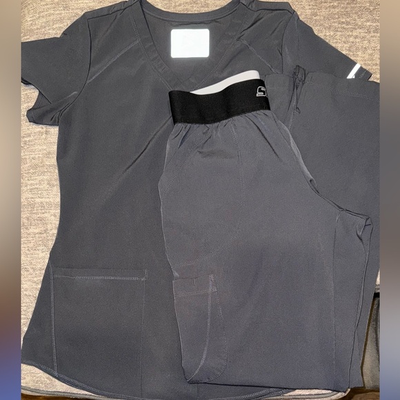 Sketchers Scrub Set - Picture 1 of 4